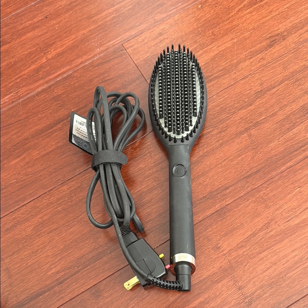GHD glide smoothing brush